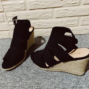 Apt. 9 black sandals with heels